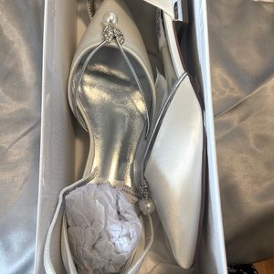 Elegant Pointed Toe Satin Dress Flats Shoes with Pearl and Crystals